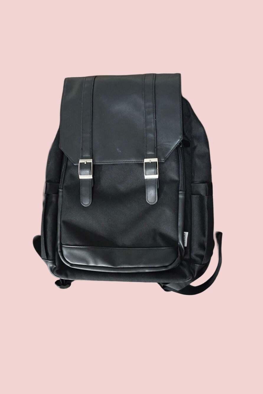 VONXURY Laptop Backpack, Black Casual Travel Bag with Buckle Accents